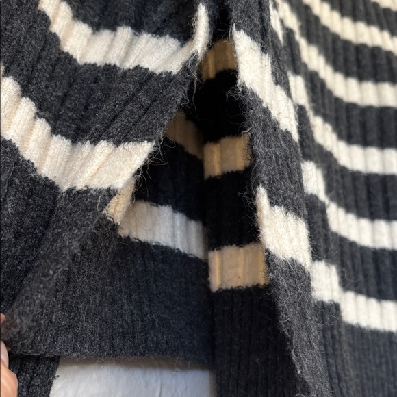 H&M Gray & Cream Striped oversized side slit Turtleneck Tunic Sweater M - Picture 6 of 8
